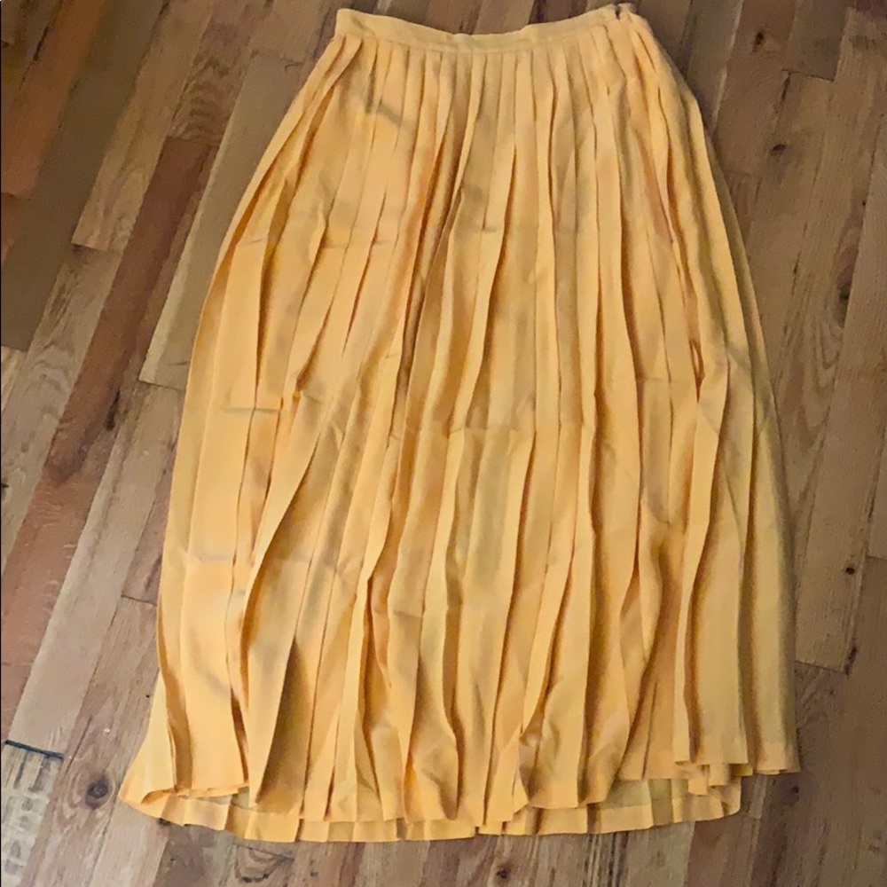 Pleated 100% silk mustard yellow skirt